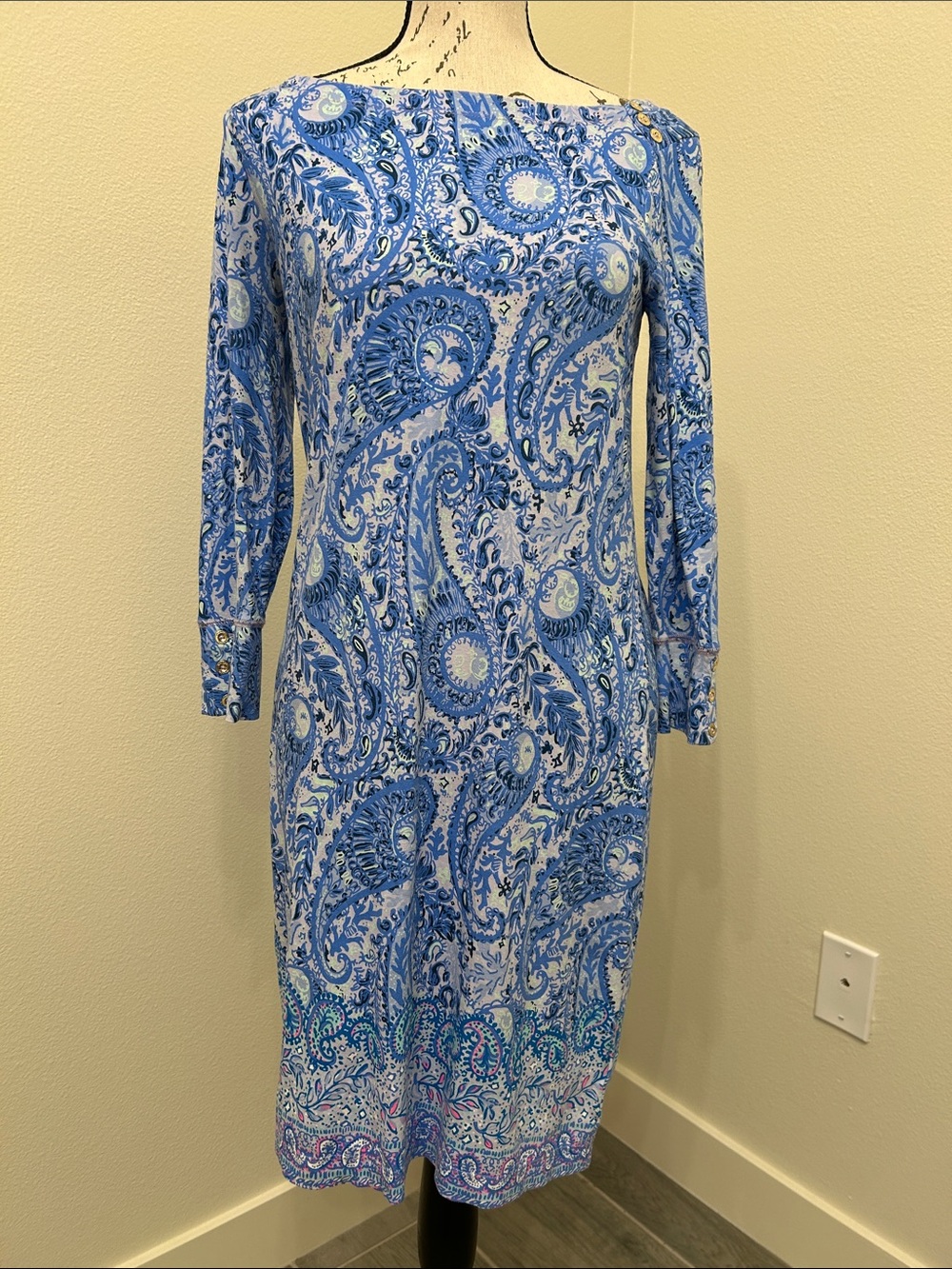 Lilly Pulitzer Blue Paisley Long-Sleeve Shift Dress w/gold buttons